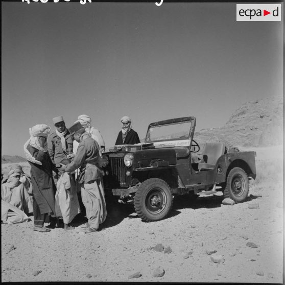 Action d'une équipe de l'aide médicale gratuite (AMG) dans un village du massif montagneux de Tassili difficile d'accès.
