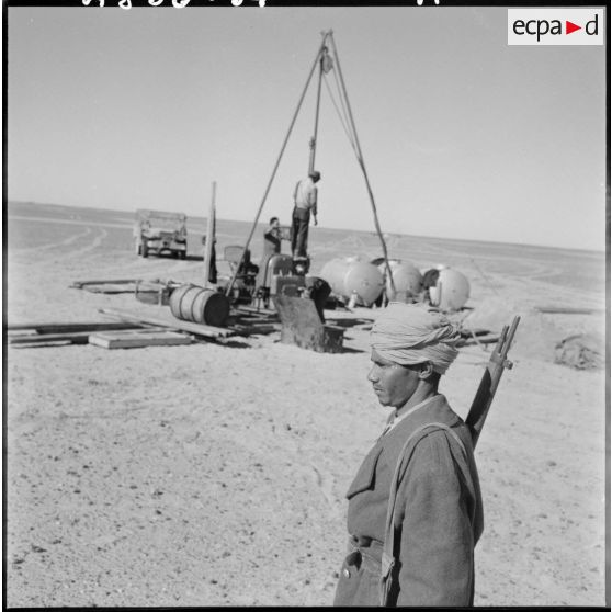 Protection du gisement de minerai de fer de Djebilet par une harka.