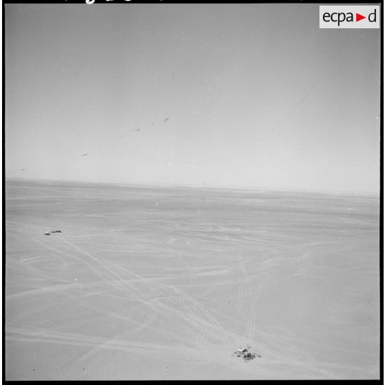 Vue aérienne de deux garas du gisement de minerai de fer de Djebilet.