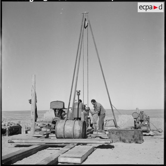Extraction du minerai de fer sur l’un des garas du gisement en pleine activité à 10 km au sud de Djebilet.
