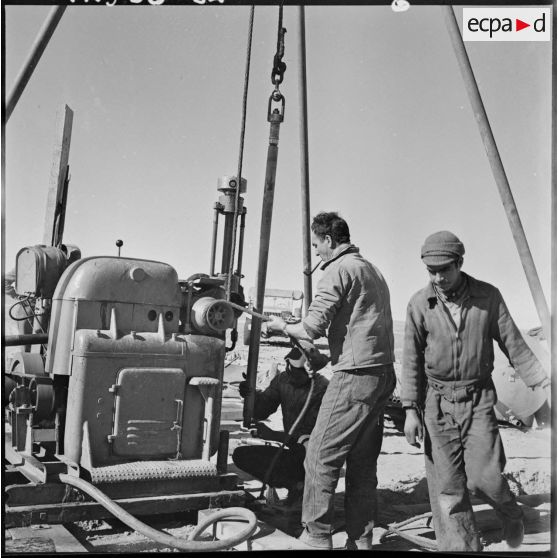 Extraction du minerai de fer sur l’un des garas du gisement en pleine activité à 10 km au sud de Djebilet.