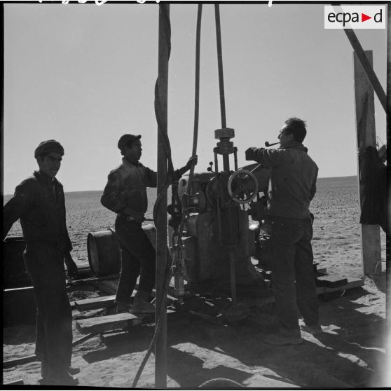 Extraction du minerai de fer sur l’un des garas du gisement en pleine activité à 10 km au sud de Djebilet.