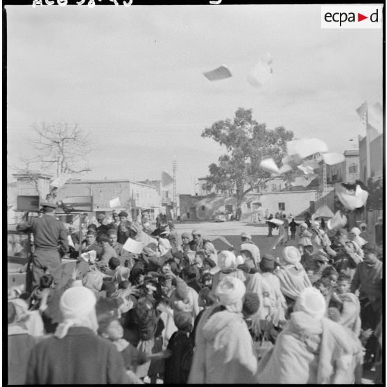 Distribution de tracts à Bou-Saâda.