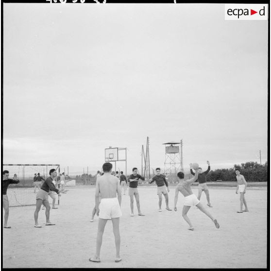 Joueurs de hand-ball en phase de jeu.