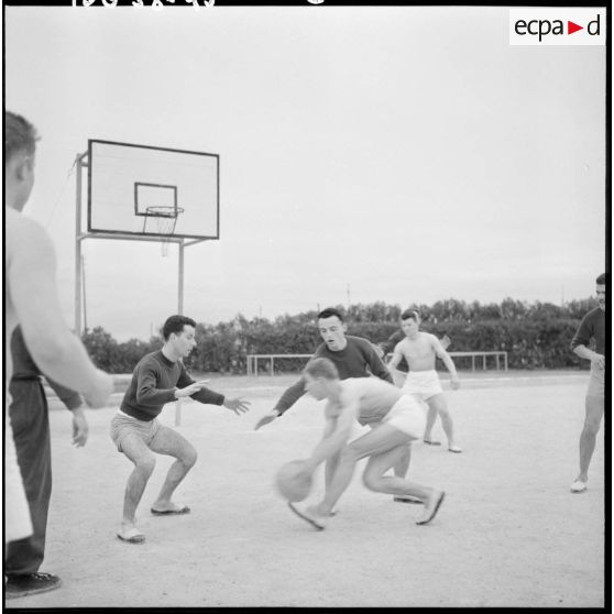 Joueurs de basket-ball.