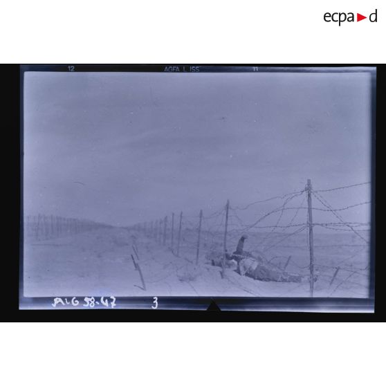 Cadavre sur un barrage fortifié.