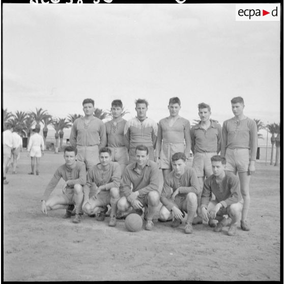 Portrait de groupe d’une équipe de football.