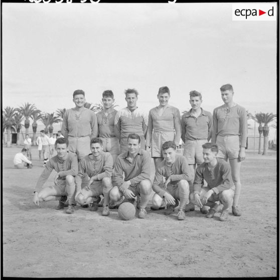 Portrait de groupe d’une équipe de football.