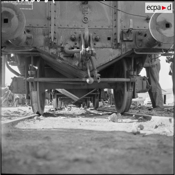 Gros plan sur un wagon de train.