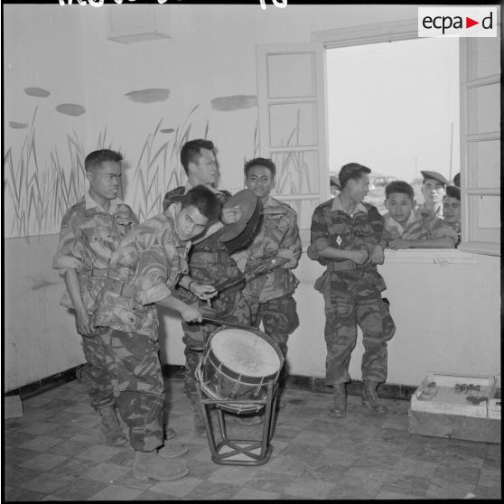 La musique lors de la fête du Têt au Commando d'Extrême-Orient (CEO).