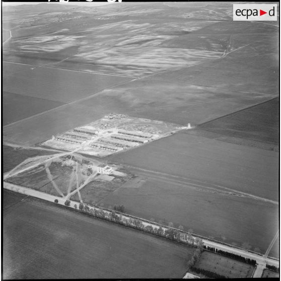 Vue aérienne d'un centre de regroupement géré par la section administrative (SAS) de Boulet.