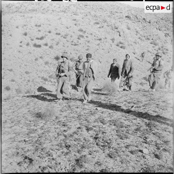 Capture de prisonniers dans le djebel Tarf.