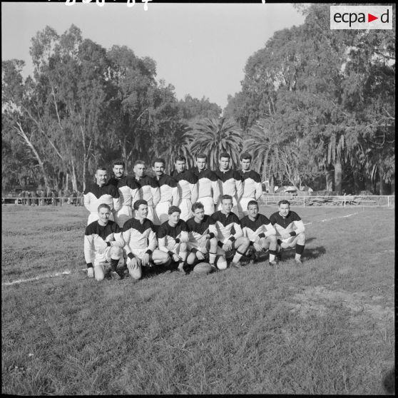 Portrait d'une équipe de rugby.