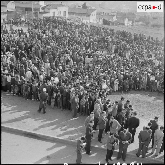 La foule lors d’une manifestation à Maison Carrée.
