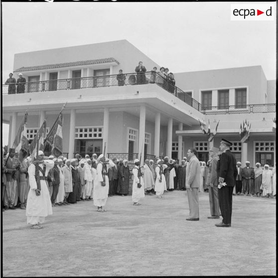 Max Lejeune, ministre du Sahara arrive à Colomb Béchar
