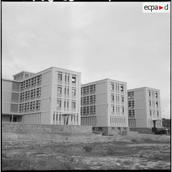 Les bâtiments de l'école militaire annexe des transmissions d'Afrique du nord à Beni-Messous.