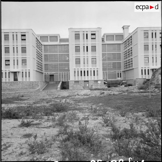 Les bâtiments de l’école militaire annexe des transmissions d'Afrique du nord à Beni-Messous.