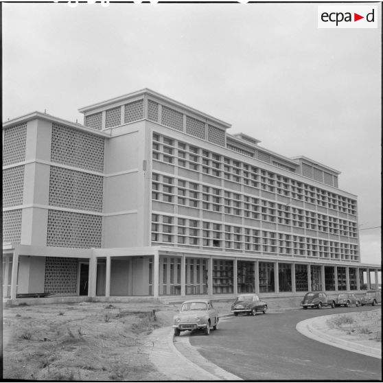 Bâtiment de l’école militaire annexe des transmissions d'Afrique du nord à Beni-Messous.