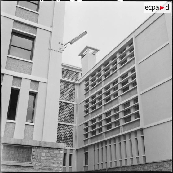 Les bâtiments de l’école militaire annexe des transmissions d'Afrique du nord à Beni-Messous.