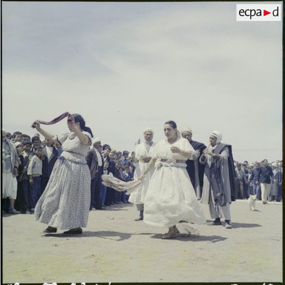 Danse des femmes lors de la fête de l'Aïd El-Seghir à Maison Carrée.