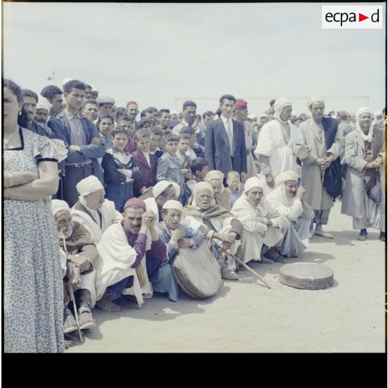 La foule des spectateurs lors de la fête de l'Aïd El-Seghir à Maison Carrée.