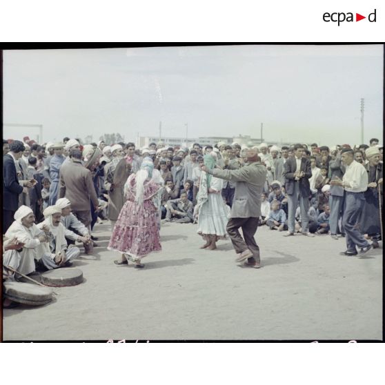 Danses lors de la fête de l'Aïd El-Seghir à Maison Carrée.