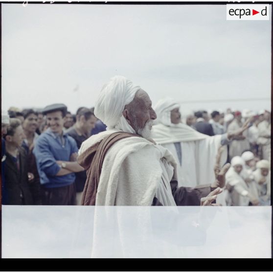 Un vieil homme lors de la fête de l'Aïd El-Seghir à maison Carrée.