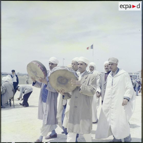 Un groupe de musiciens pendant la fête de l'Aïd El-Seghir à Maison Carrée.