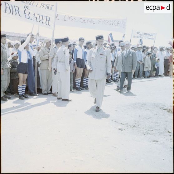 Une délégation de l'armée de Terre lors d'une manifestation à Alger.