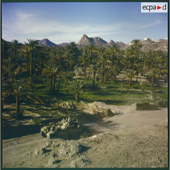 Le départ des engins blindés de reconnaissance (EBR) à Djanet.