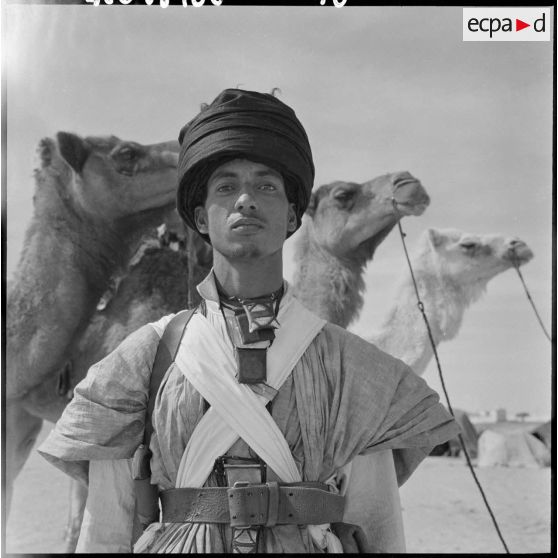Portrait d'un jeune méhariste de la compagnie méhariste du Dra, près de Tindouf.
