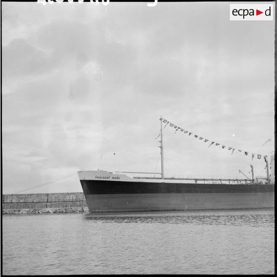 Le pipe-line avec les vannes de remplissage en fonctionnement.