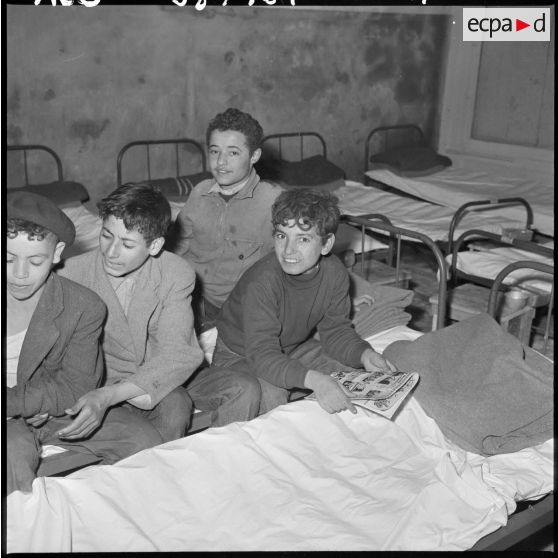 Les enfants au centre de jeunesse de la rue Bab-El-Oued à Alger.