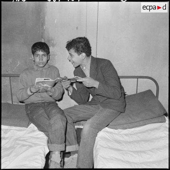 Les enfants au centre de jeunesse de la rue Bab-El-Oued à Alger.