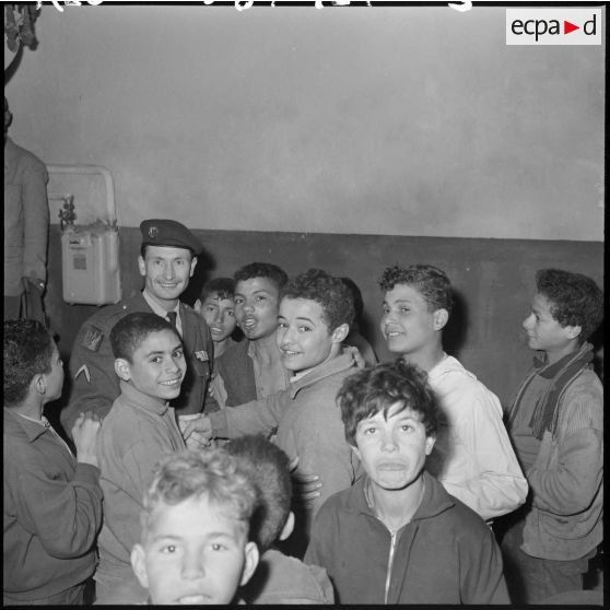 Les enfants au centre de jeunesse de la rue Bab-El-Oued à Alger.