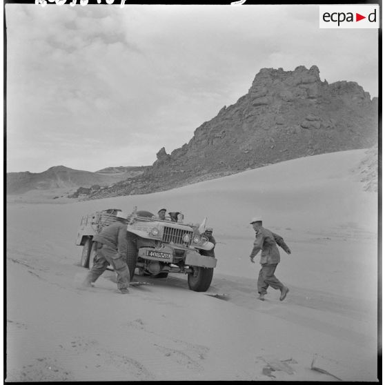 Légionnaires de la 1ère compagnie saharienne portée de légion (CSPL) à bord d'une Dodge WC63.