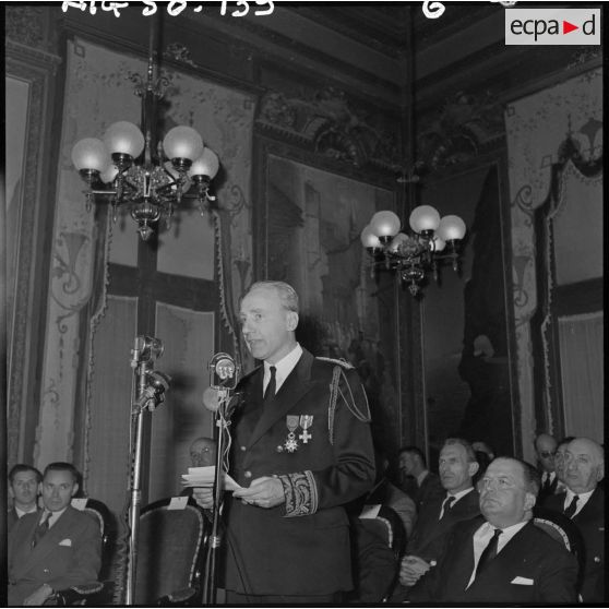 Discours de Maurice Papon à l'hôtel de ville de Constantine.
