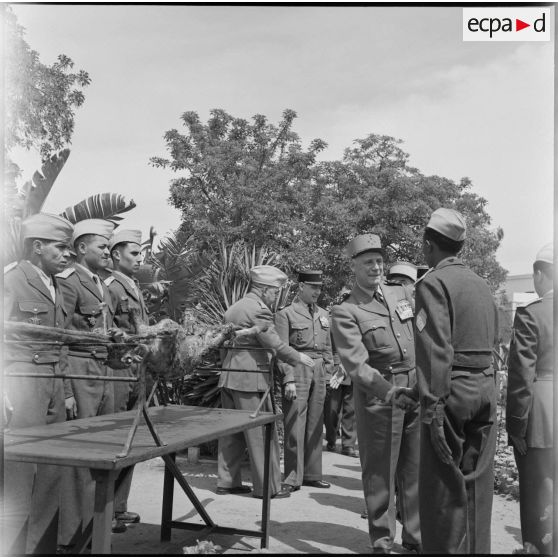 Méchoui organisé pour la visite du général Raoul Salan.