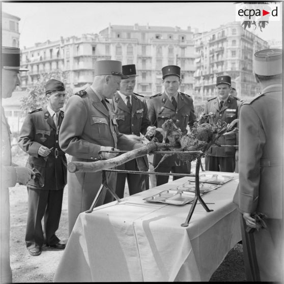 Méchoui organisé pour la visite du général Raoul Salan.