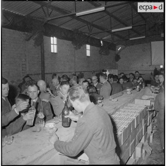 Réception au foyer du 1/22ème régiment de tirailleurs algériens (RTA).