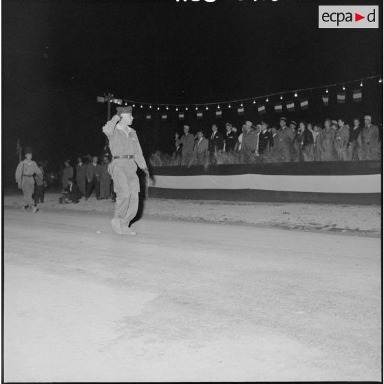 Défilé devant la tribune des autorités.