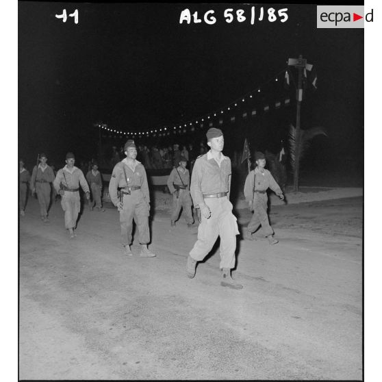 Défilé devant la tribune des autorités.