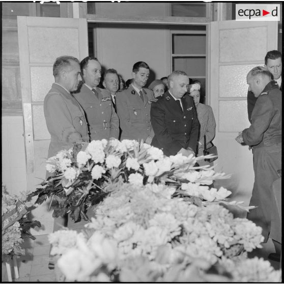 Bénédiction à la chapelle ardente devant le cercueil du sous-lieutenant Daviron.