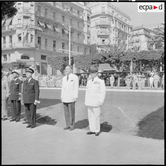 Le général Nogues et Jacques Chevalier pendant la cérémonie.
