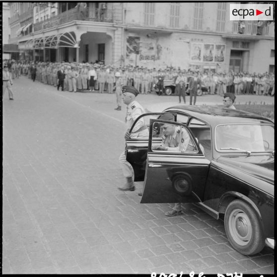 Arrivée des autorités militaires.