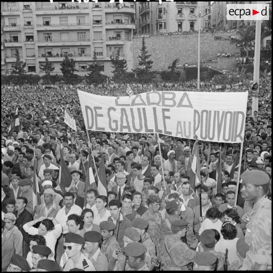 La foule se rend au ministère de l'Algérie.