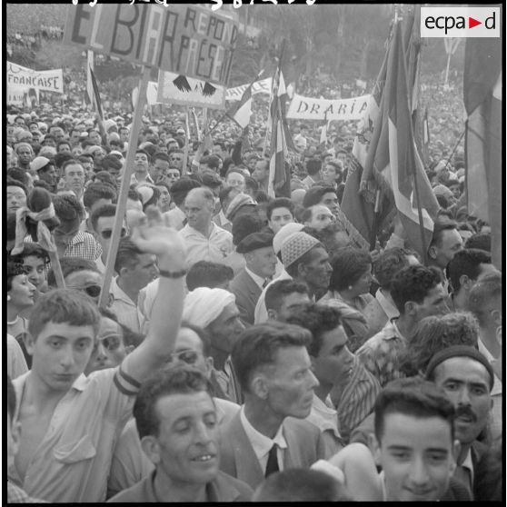 La foule au forum d'Alger.