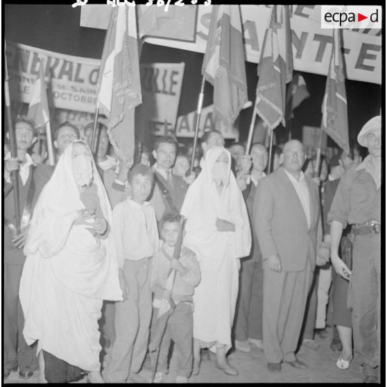 La foule au forum d'Alger.