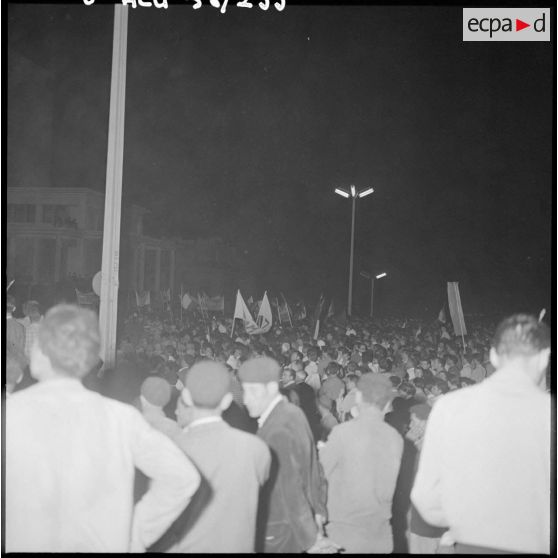 La foule au forum d'Alger.