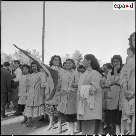 La foule des jeunes à l'intérieur du stade Turpin de Constantine.